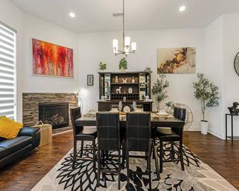 A Homely Getaway - Lewisville - Comedor
