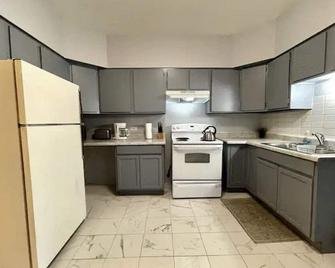 Discover Northside Chicago from Modern Apartment - Chicago - Cocina