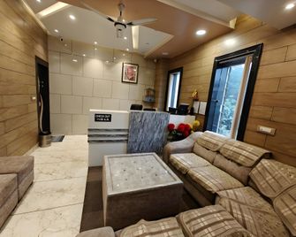 Hotel Om Shivay - Raebareli - Front desk
