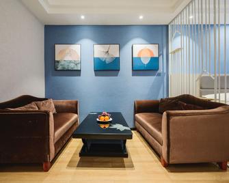 Greentree Inn Jiangxi Ganzhou Municipal Government Business Hotel - Ganzhou - Living room