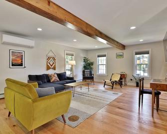 The Family Retreat At Bomoseen Home - Castleton - Sala de estar