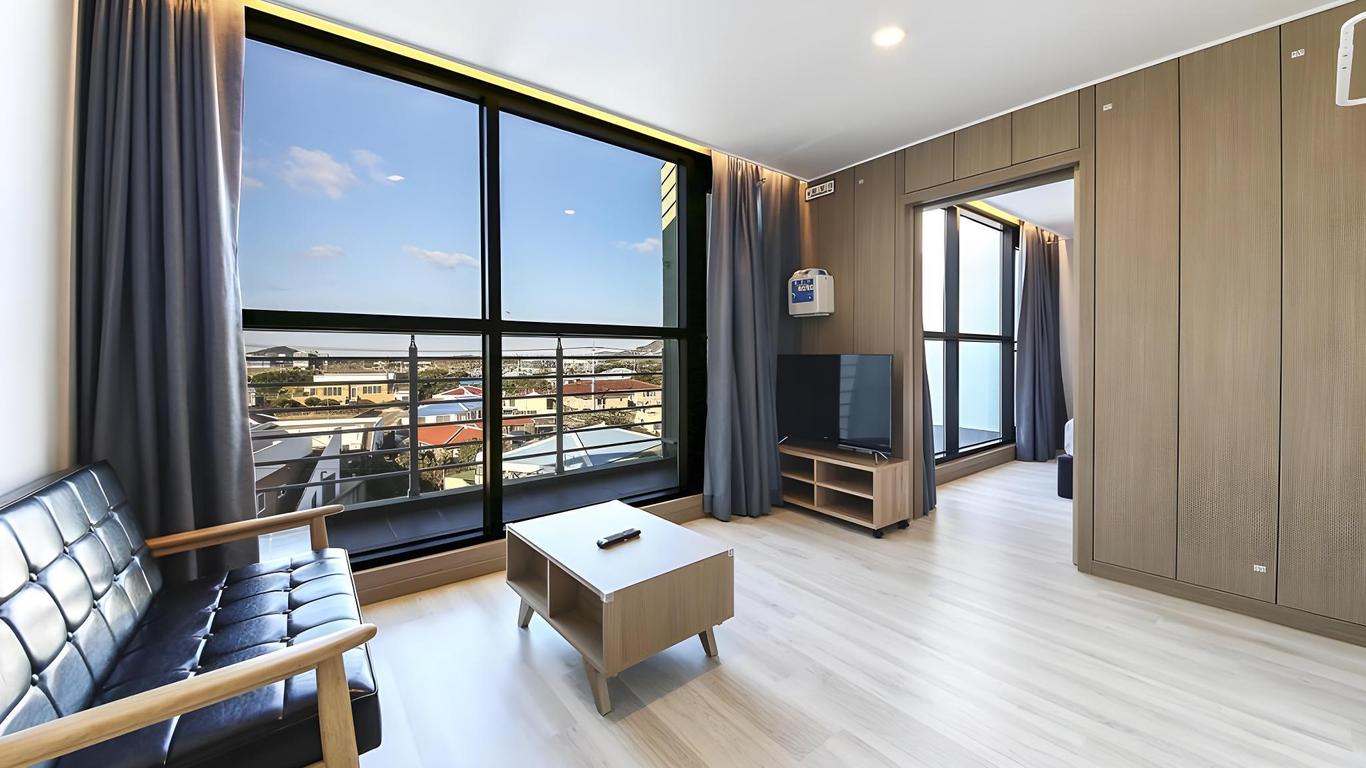 Sunrise Hotel Seopjikoji