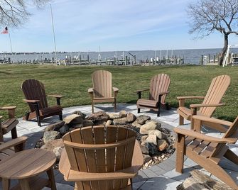 Private Riverfront Home with Hot Tub, Kayaks, Paddleboards and Riverside Firepit - Grasonville - Patio