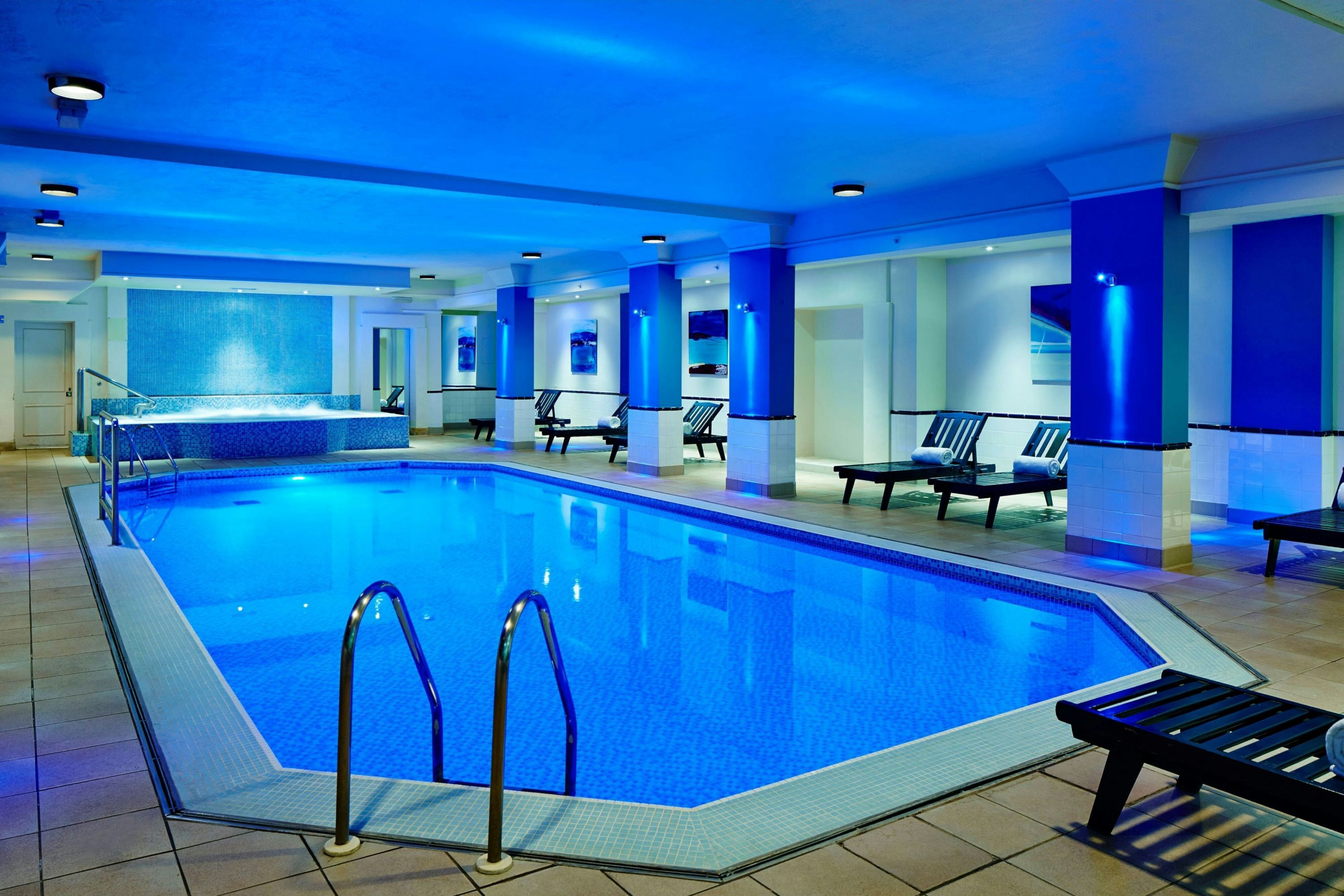 Delta Hotels by Marriott Birmingham - בירמינגהם - בריכה