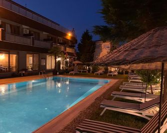 Akcay Zeytin Otel - Akçay - Bazén