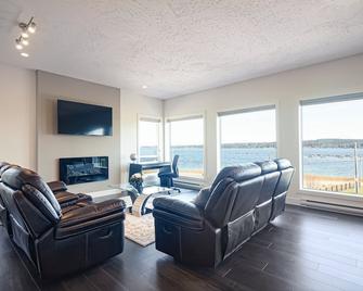 Bright & Cozy Oceanview Getaway In Union Bay - 2 Queen Bed/1bath - Union Bay - Sala de estar