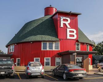 Round Barn Lodge - Spring Green - Building