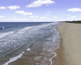 Unit 1011: Studio | 1st Floor-Garden View | Starfish - Amagansett - Strand