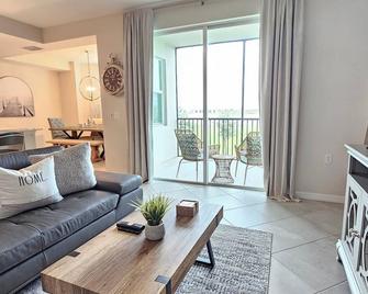 18-hole Golf Course Condo. Two bedrooms-Two bath with amazing views - Immokalee