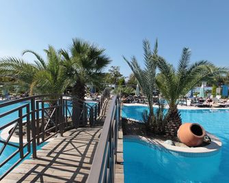 Club Yali Hotels & Resort - Gümüldür Cumhuriyet - Piscina