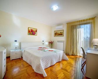 Matrimoniale Deluxe - Battipaglia - Camera da letto