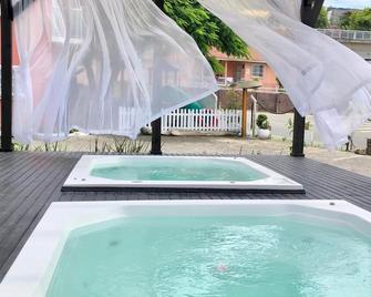 Pousada Quinta da Baleeira - פנייה - בריכה