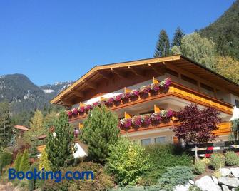 Hotel Huber Hochland - Maurach - Building