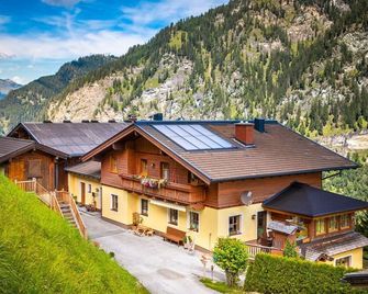 Apartment Talblick - Bergbauernhof Neuhaus - Hüttschlag - Gebäude