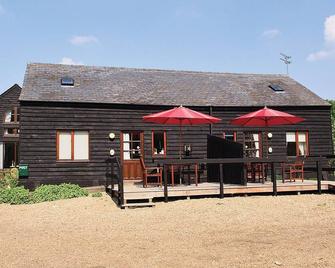 2 bedroom accommodation in Near Ely - Ely - Building