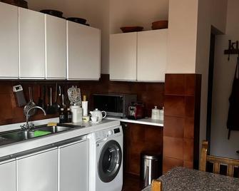 Charming and Spacious 1-bedroom apartment in tranquil Otricoli with WiFi, AC - Otricoli - Küche