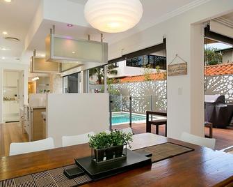 Toby's Beach House - Mermaid Beach