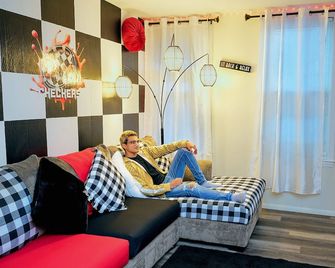 Trendy Downtown Nashua Getaway: Checkers-Themed 1 Bed/1 Bath! - Nashua