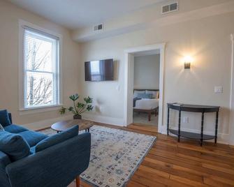 Historic Farmer's Supply-Downtown Floyd #201 - Floyd - Living room