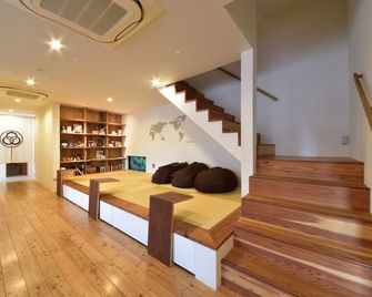 Hostel Mitsuwaya Osaka - אוסקה - סלון