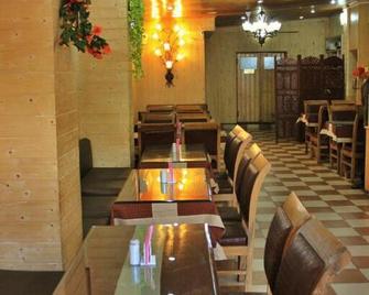 Walisons Hotel - סרינגאר - מסעדה