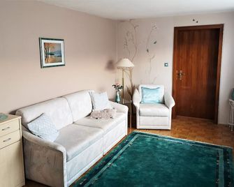 Convenient - Bad Vilbel - Wohnzimmer