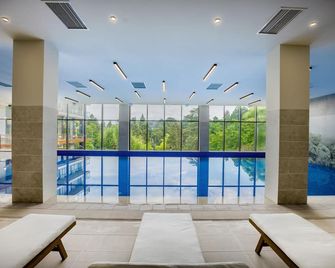 Greenwood - Batum - Piscina