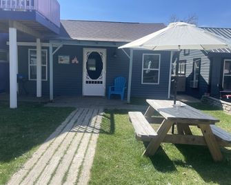 It's All About Location! - Sylvan Beach - Patio