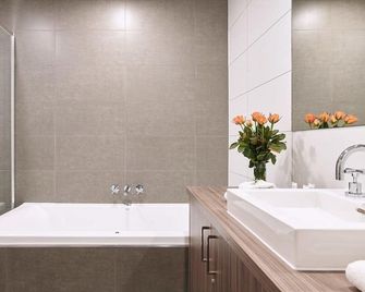 Club Laverton - Laverton - Bathroom