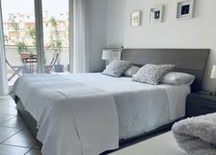 New Beautiful Apartment With Large Terrace- A Casa DI Carolina - Cassino - Bedroom