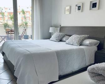 New Beautiful Apartment With Large Terrace- A Casa DI Carolina - Cassino - Chambre