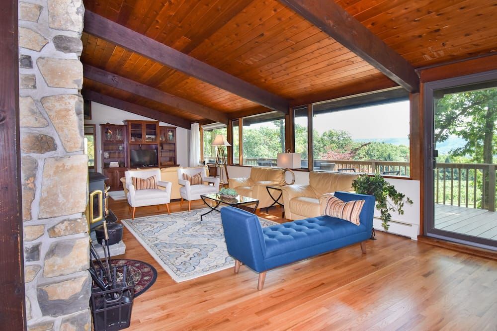 Linden Lodge on Mount Nittany - Fantastic Winery Views