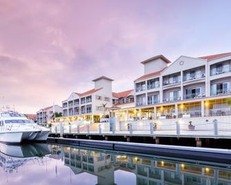 Ramada by Wyndham Hope Harbour - Hope Island - Edificio