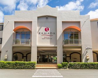 Ramada by Wyndham Hope Harbour - Hope Island - Building