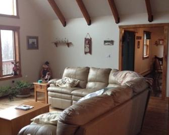 Family Friendly Log House At Greek Peak Mountain Resort - Cortland - Olohuone