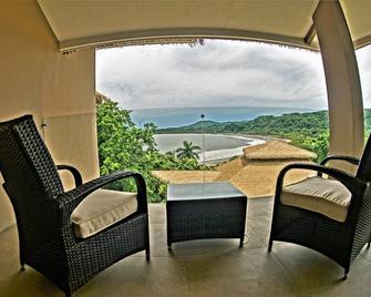 Nammbu Beachfront Bungalows - Puerto Carrillo - Balcón