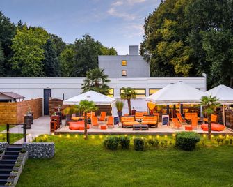 Sunday Hotel Bielefeld Johannisberg - Bielefeld - Patio