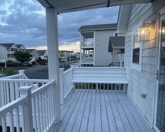 Family-Friendly Beach House w/ Ocean Views, Close Beach Access - Supply - Balcón