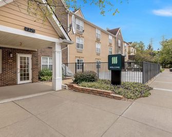 MainStay Suites Middleburg Heights Cleveland Airport - Middleburg Heights - Building