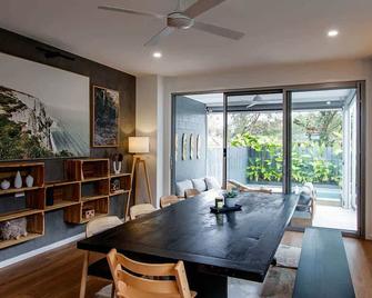 Ohana by Khove - Clear Island Waters - Dining room