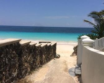 Wild Bird, Paget - Pool, Twizy charger, Kitchenette - Pets Welcome - Camden - Beach
