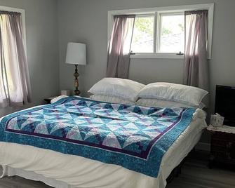 Newly remodeled house in quiet neighborhood — one block to Heritage House! - Atlantic