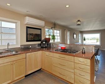 Relaxing 3 bedroom with Hot tub and a view - Oakland - Cocina