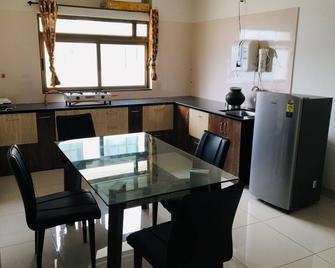 Sky High @Blue Ridge - Hinjewadi - Їдальня