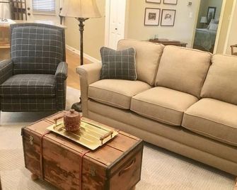 The Sunday House -Adorable Hill Country Cottage - Llano River, Shopping, Sights - Llano - Huiskamer