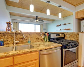 Kailua-Kona Condo Steps to Beach and Downtown! - Kailua-Kona - Cuisine