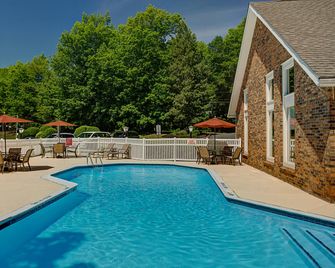 Residence Inn by Marriott Hartford Windsor - Windsor - Piscina
