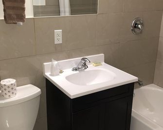 Nights Inn - Thunder Bay - Bathroom