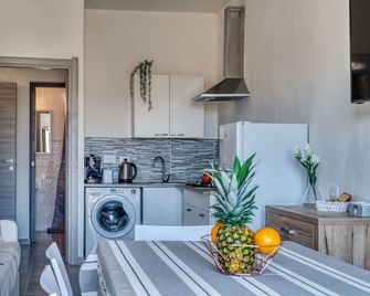 Izzhome Cozy Sunflowers - Pula - Cucina