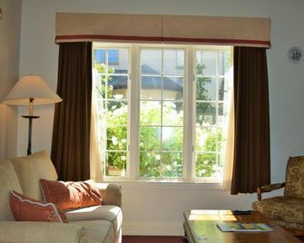 Vineyard Country Inn - Saint Helena - Sala de estar